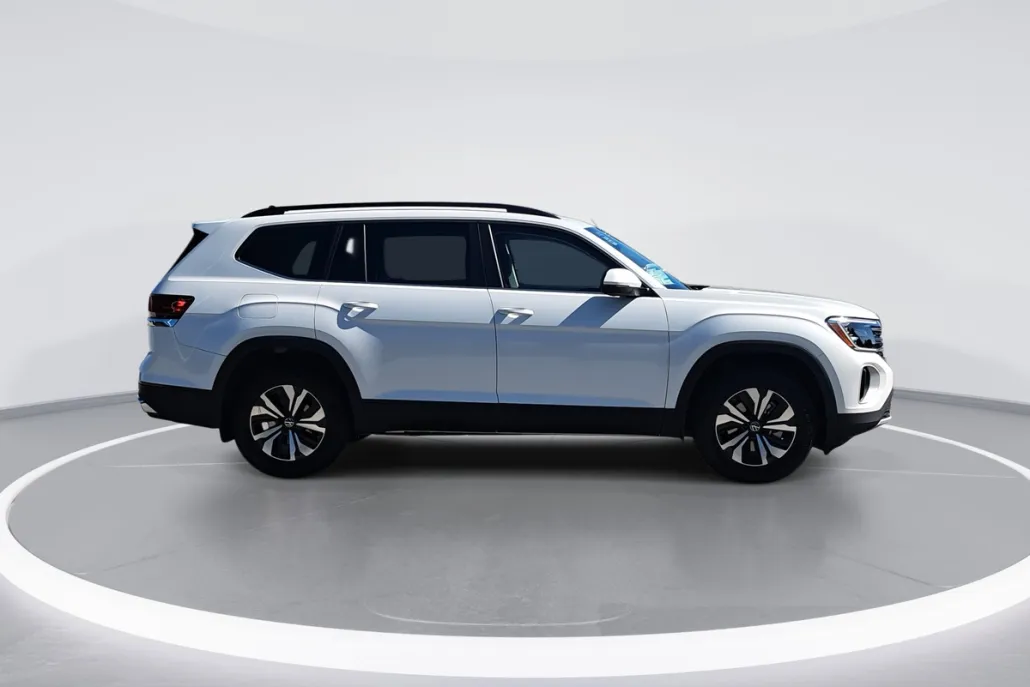 2026 Volkswagen Atlas SE photo 1