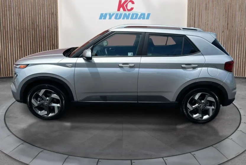 2025 Hyundai Venue SEL photo 1