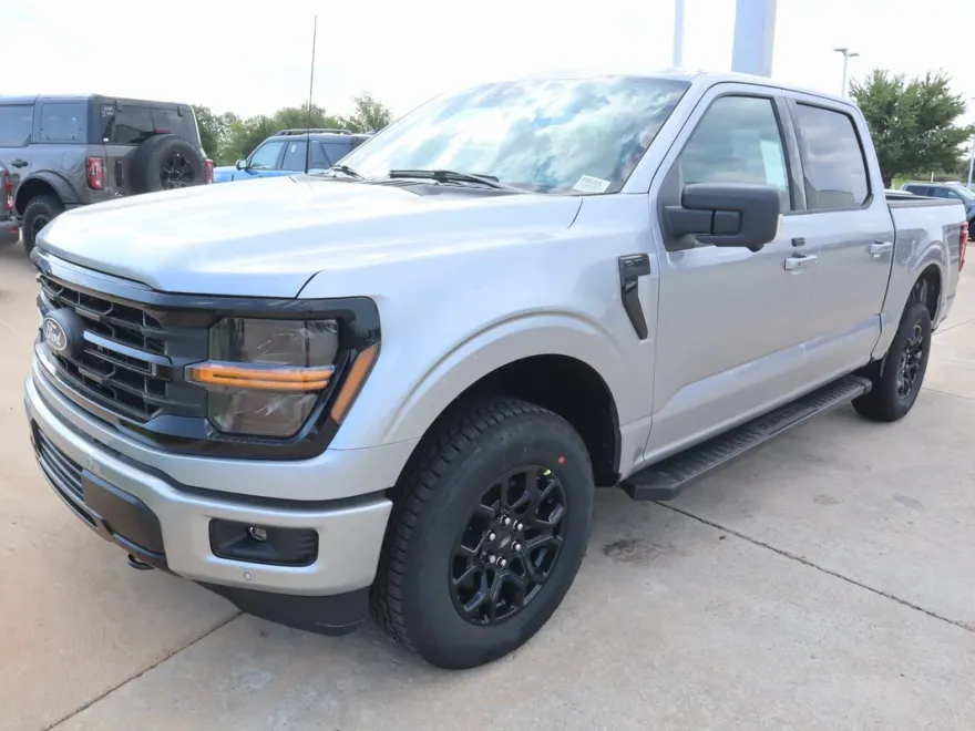 2025 Ford F-150 XLT photo 1