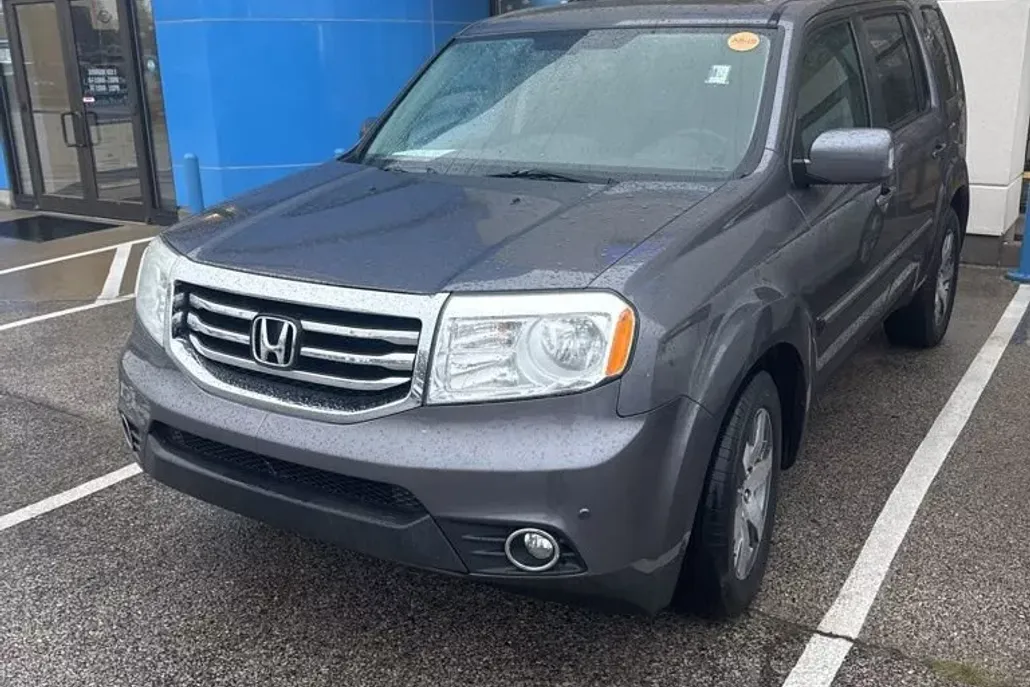 2015 Honda Pilot Touring Sport photo 1