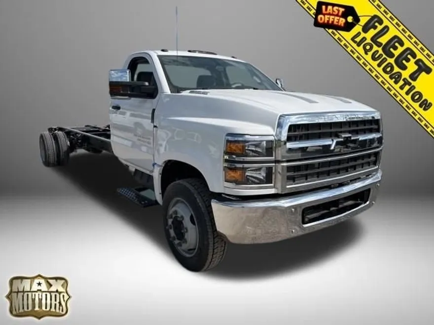 2023 Chevrolet Silverado 6500HD Work Truck photo 1