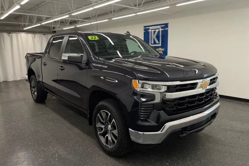 2022 Chevrolet Silverado 1500 LT photo 1