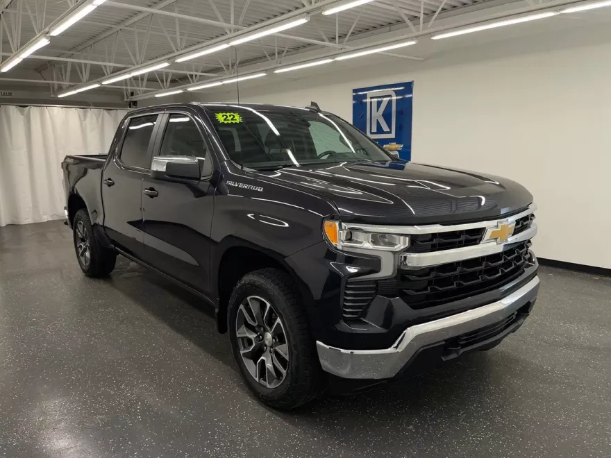 2022 Chevrolet Silverado 1500 LT photo 1