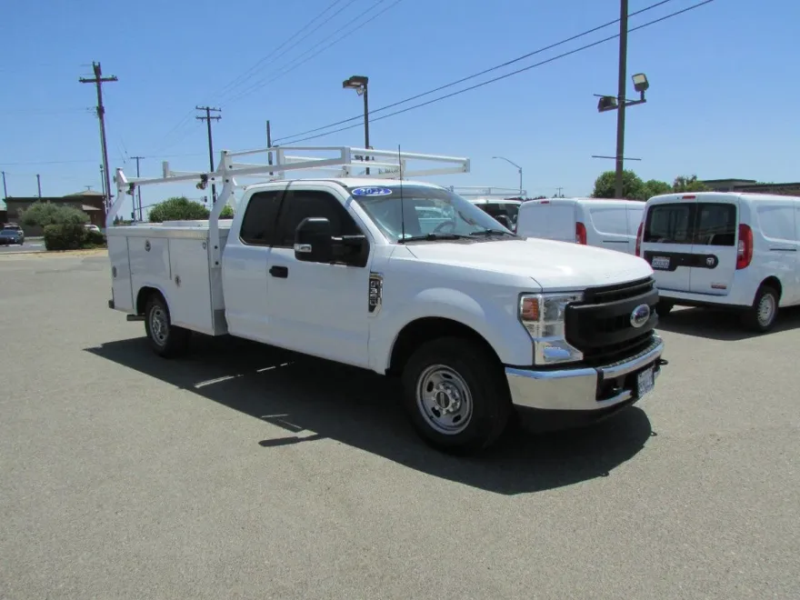 2022 Ford F-350 XL photo 1