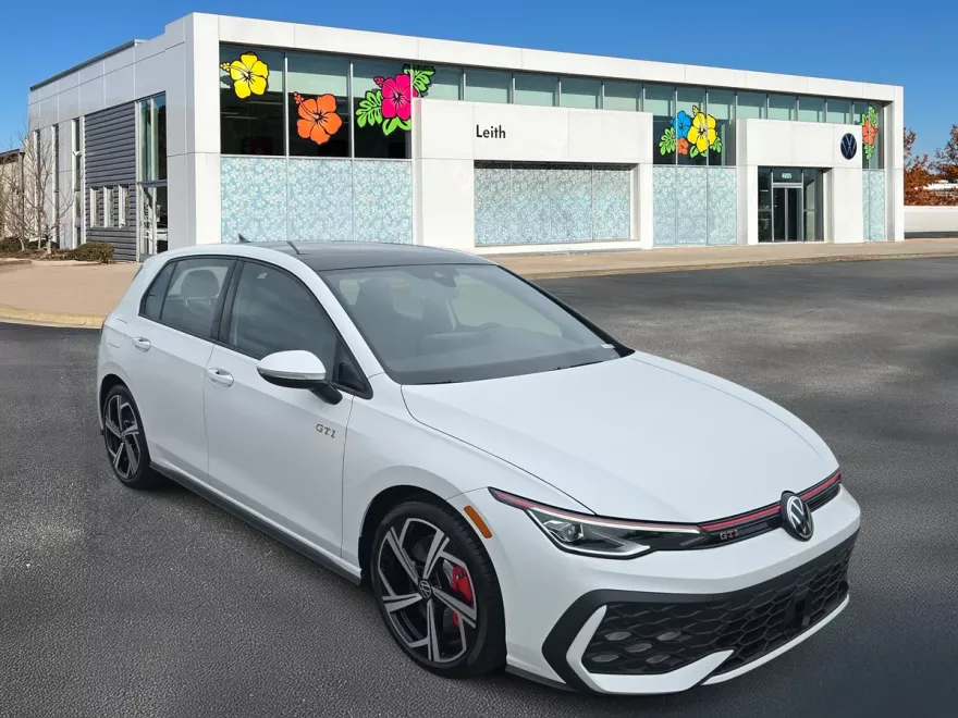 2025 Volkswagen Golf GTI SE photo 1