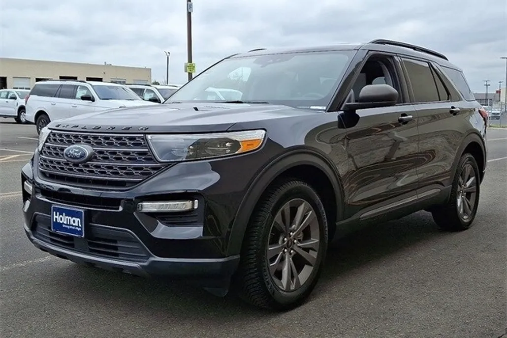 2021 Ford Explorer XLT photo 1