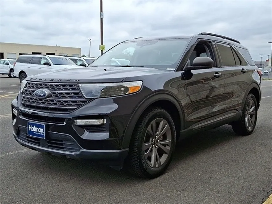 2021 Ford Explorer XLT photo 1