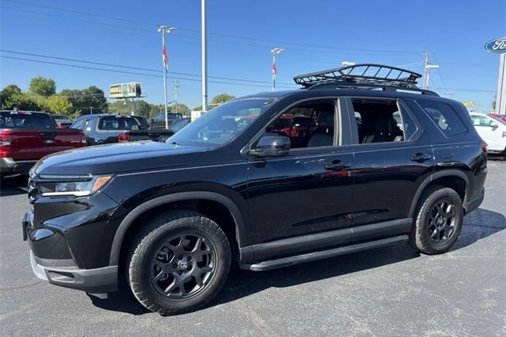 2025 Honda Pilot TrailSport photo 1