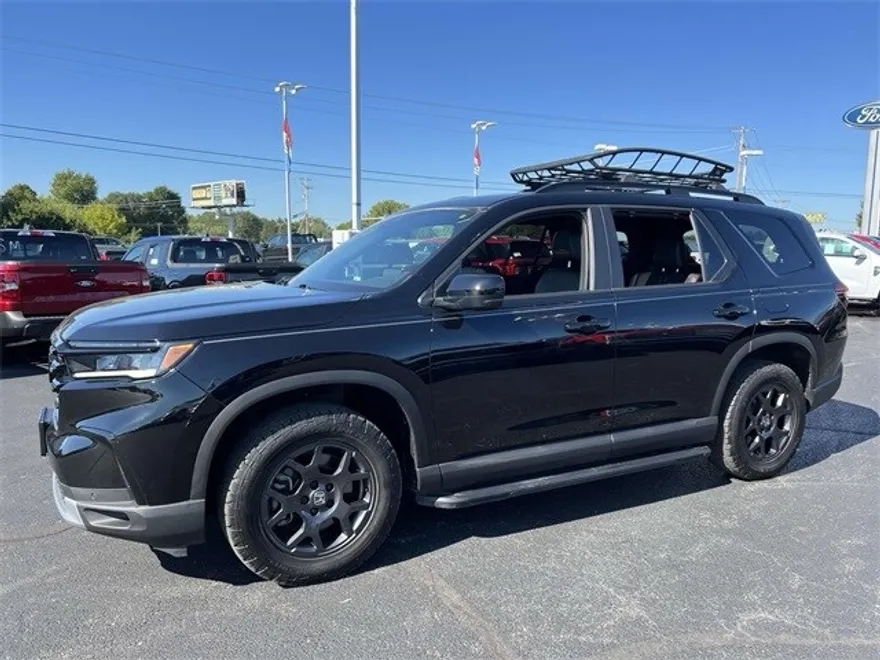 2025 Honda Pilot TrailSport photo 1