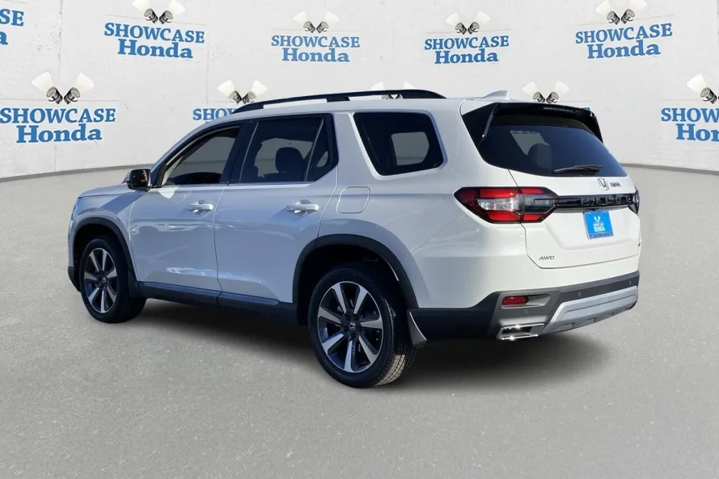2025 Honda Pilot Touring photo 1