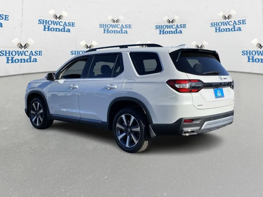 2025 Honda Pilot Touring photo 1
