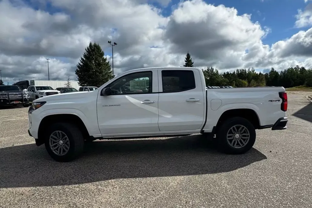 2026 Chevrolet Colorado LT photo 1