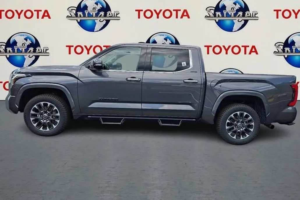 2022 Toyota Tundra Limited photo 1