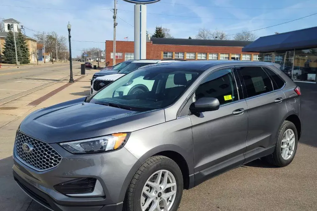 2024 Ford Edge SEL photo 1