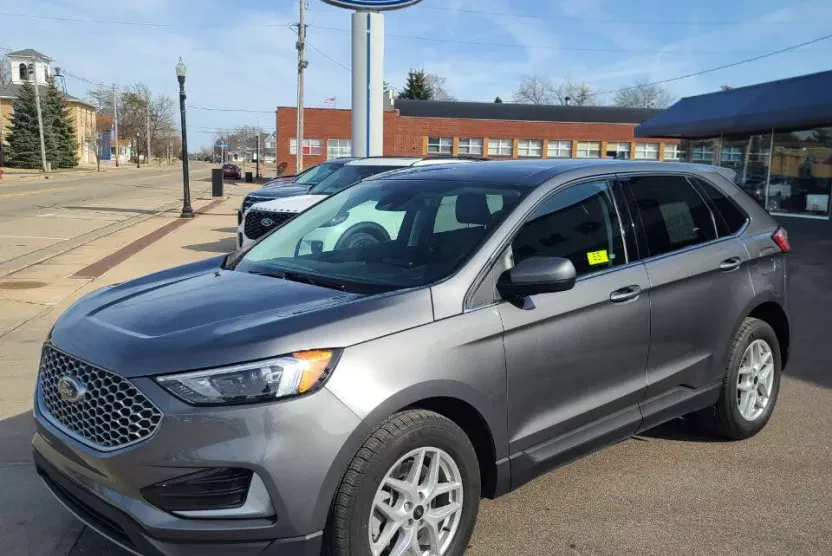 2024 Ford Edge SEL photo 1