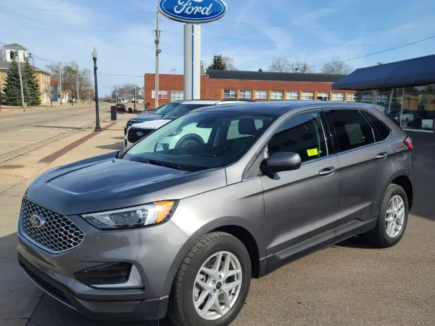 2024 Ford Edge SEL photo 1