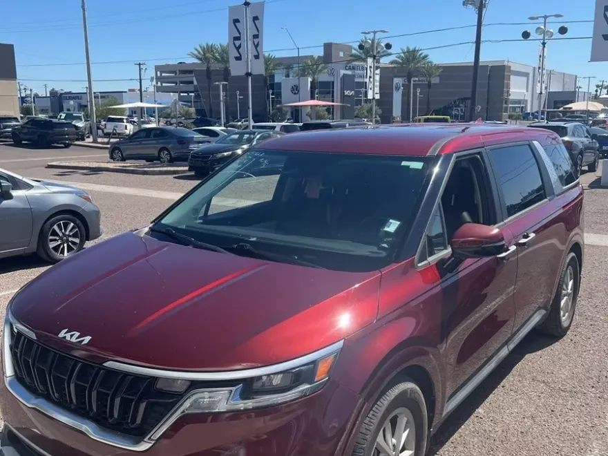 2022 Kia Carnival LXS photo 1