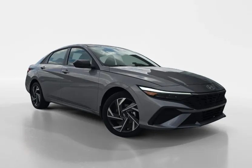 2025 Hyundai Elantra SEL Sport photo 1