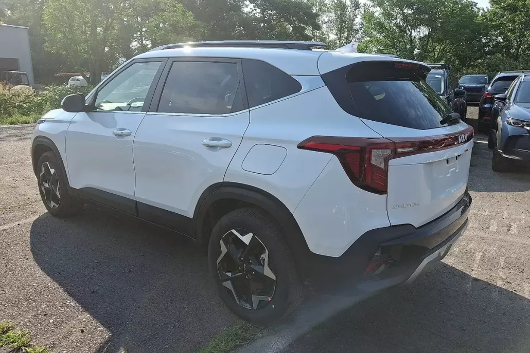 2026 Kia Seltos EX photo 1