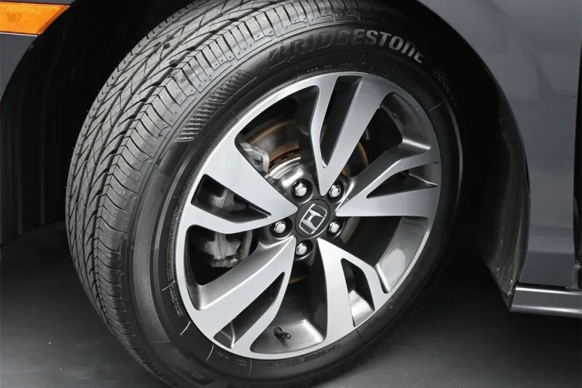 2023 Honda Odyssey Touring photo 1