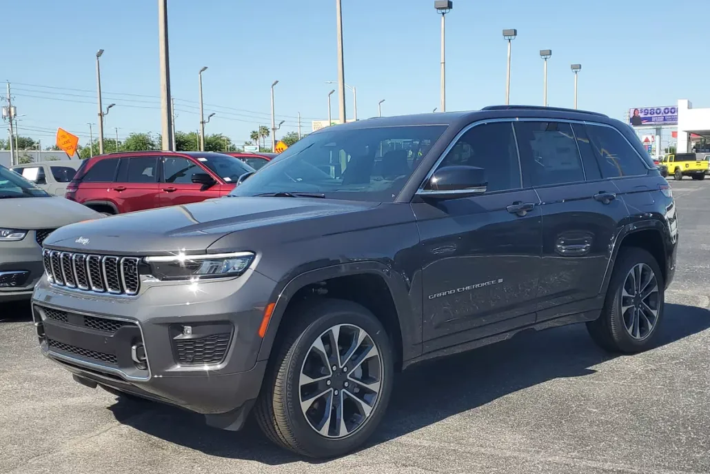 2025 Jeep Grand Cherokee Overland photo 1