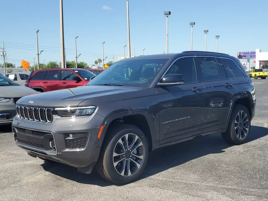 2025 Jeep Grand Cherokee Overland photo 1
