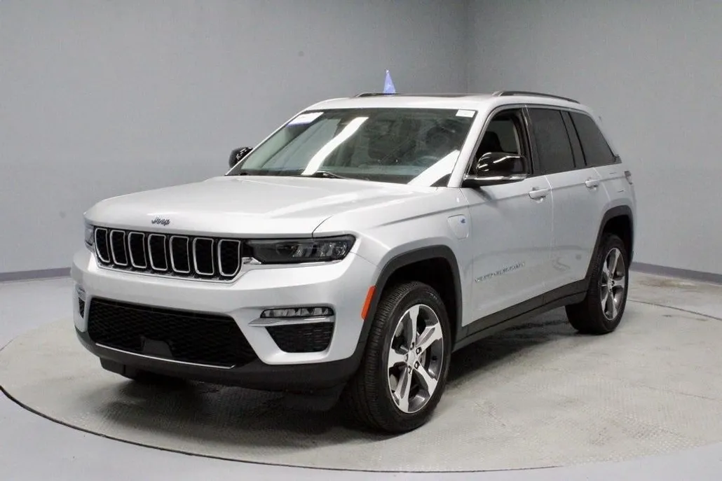 2023 Jeep Cherokee 4xe photo 1