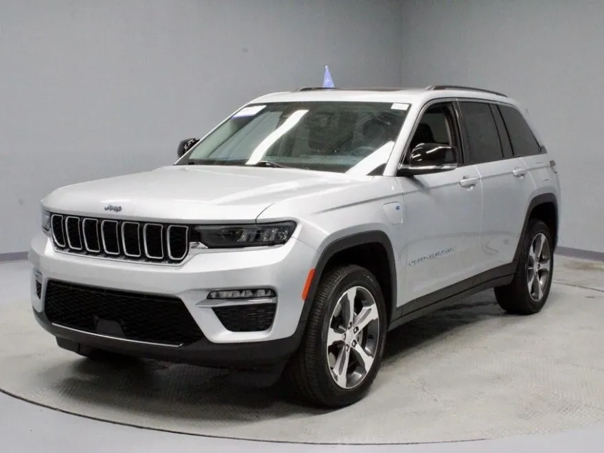 2023 Jeep Cherokee 4xe photo 1