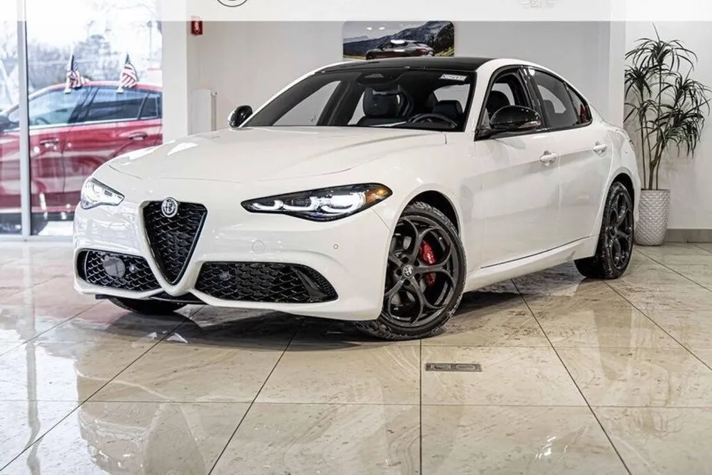 2025 Alfa Romeo Giulia photo 1