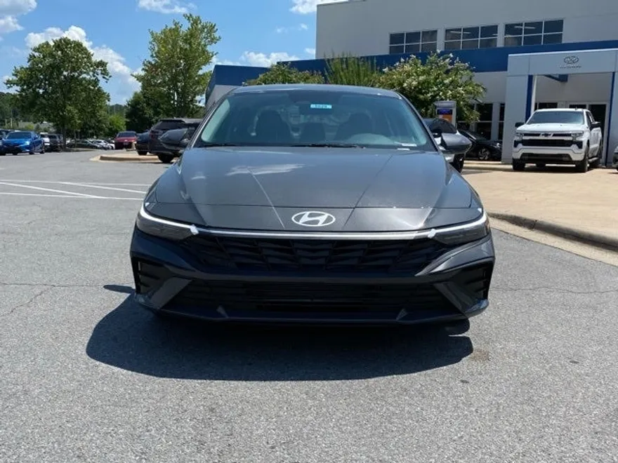 2025 Hyundai Elantra SE photo 1