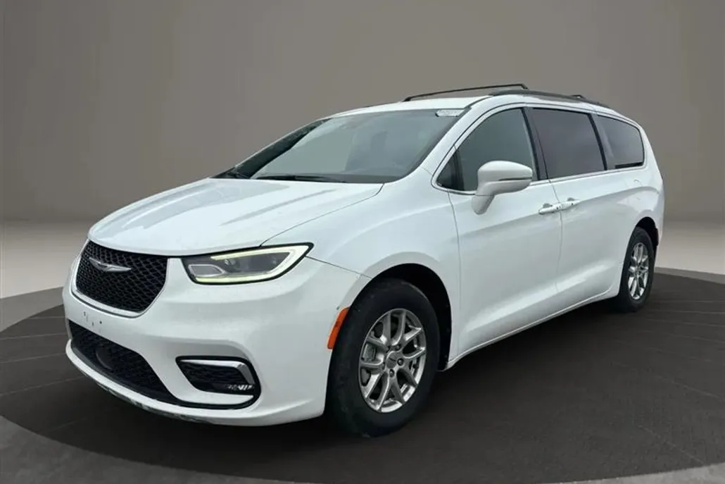 2022 Chrysler Pacifica Touring photo 1