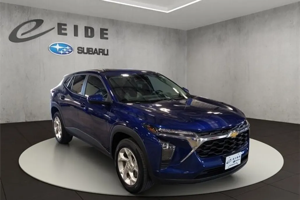 2024 Chevrolet Trax LS photo 1