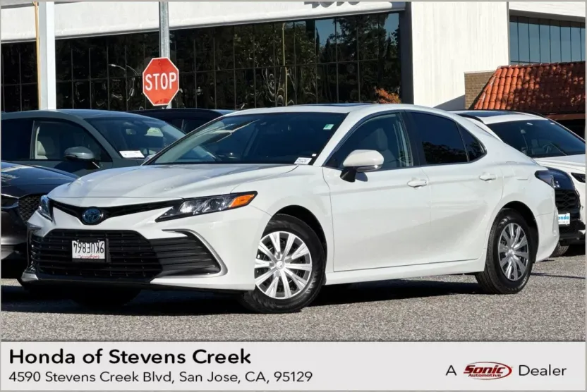 2024 Toyota Camry Hybrid LE photo 1