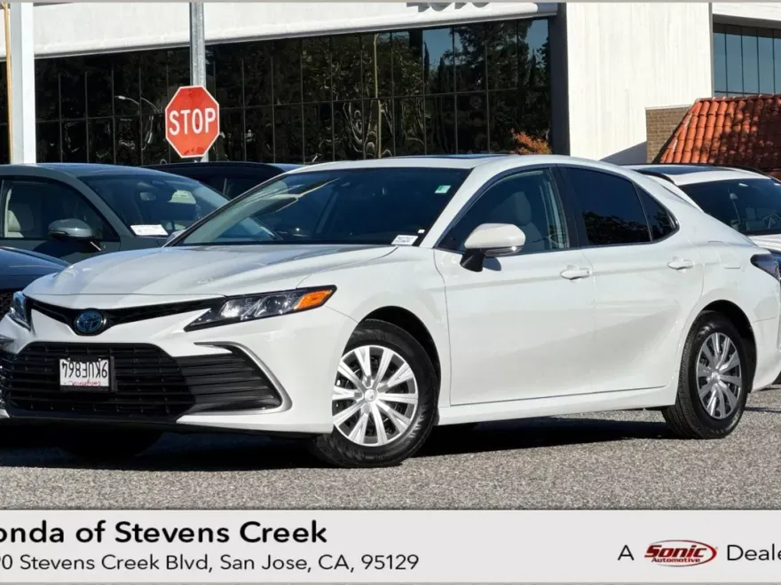 2024 Toyota Camry Hybrid LE photo 1