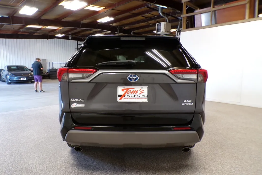 2019 Toyota RAV4 Hybrid XSE photo 1