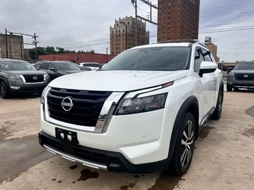 2025 Nissan Pathfinder Platinum photo 1