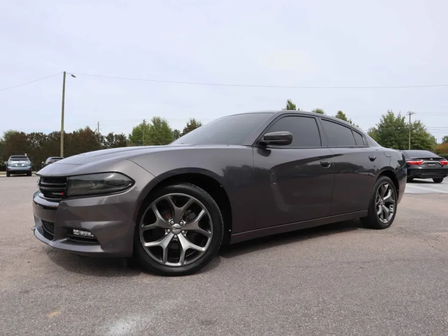 2015 Dodge Charger SXT photo 1