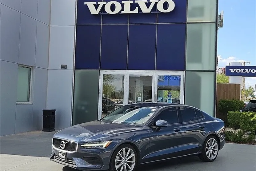 2020 Volvo S60 T6 Momentum photo 1