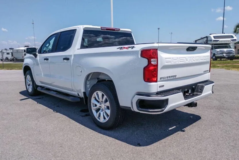 2025 Chevrolet Silverado 1500 Custom photo 1