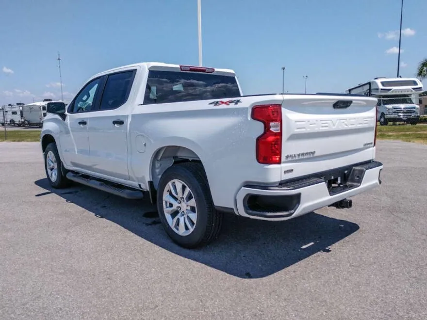 2025 Chevrolet Silverado 1500 Custom photo 1