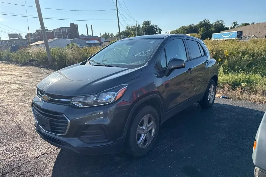 2020 Chevrolet Trax LS photo 1