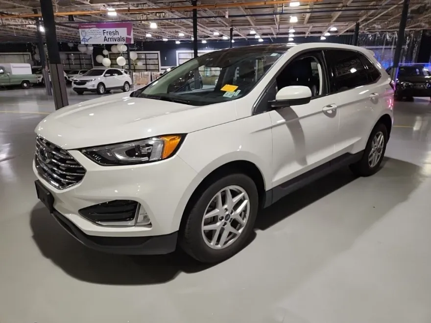 2022 Ford Edge SEL photo 1