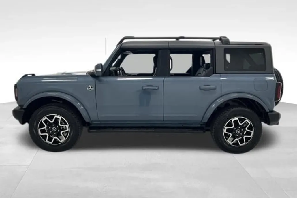 2023 Ford Bronco Outer Banks photo 1