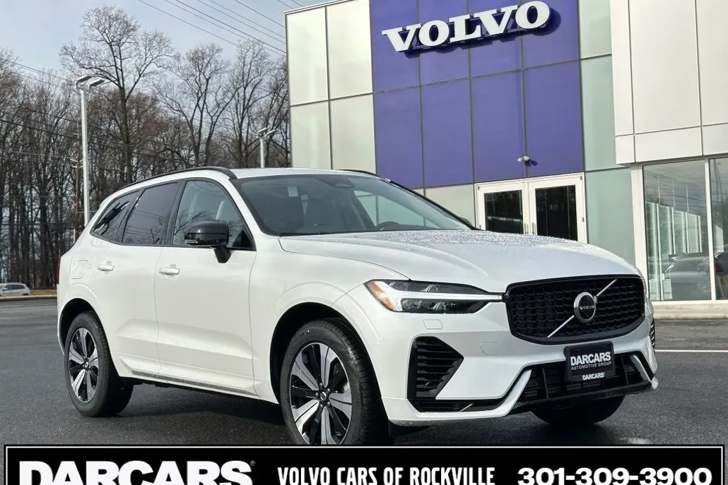 2025 Volvo XC60 Hybrid T8 Core photo 1