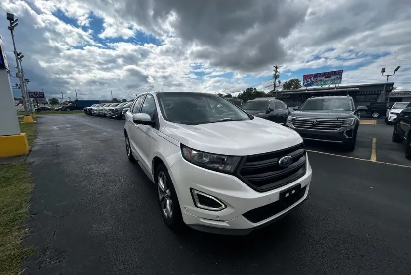 2016 Ford Edge Sport photo 1