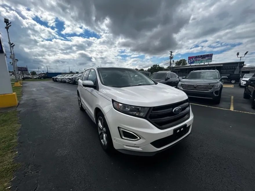 2016 Ford Edge Sport photo 1