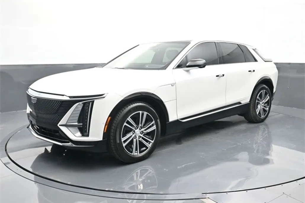 2025 Cadillac Lyriq Luxury photo 1