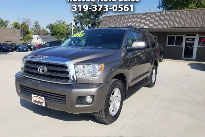 2011 Toyota Sequoia SR5 photo 1