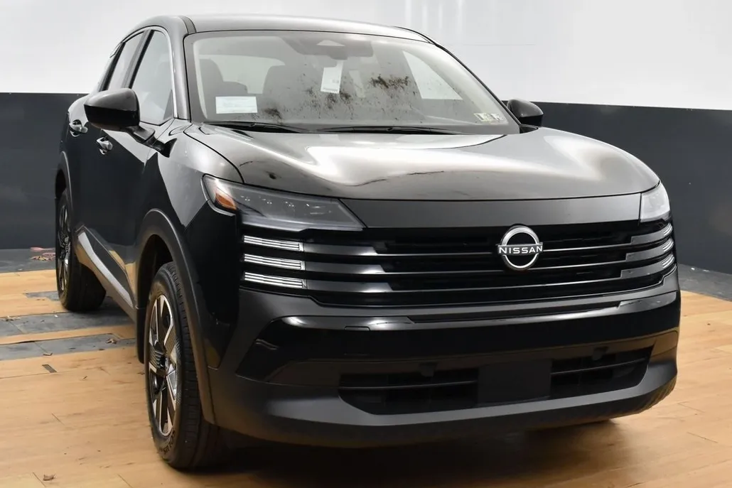 2025 Nissan Kicks SV photo 1