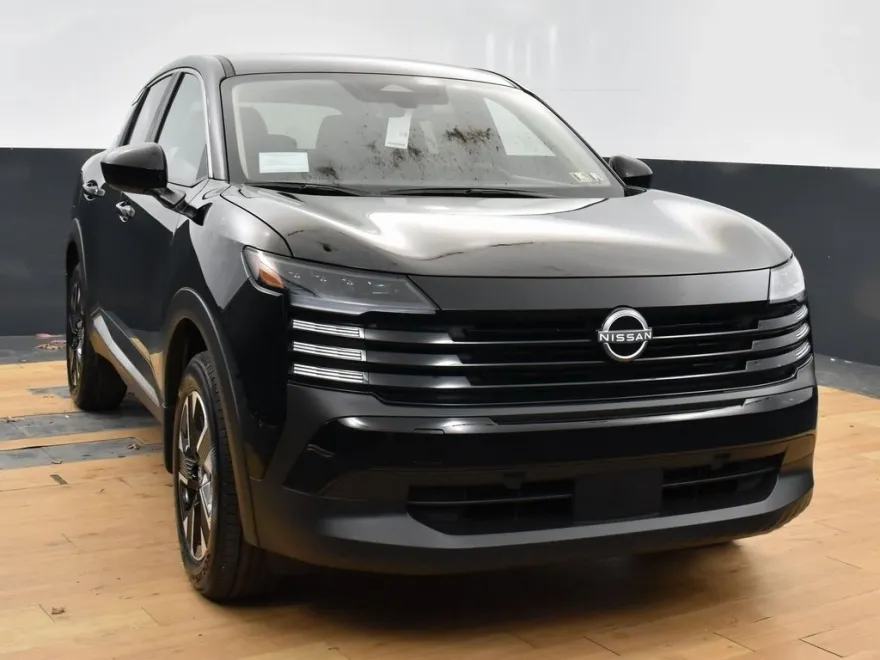 2025 Nissan Kicks SV photo 1